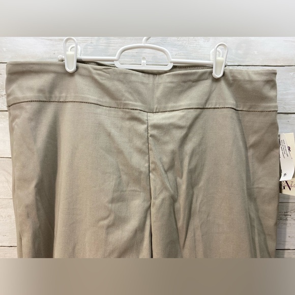 Gloria Vanderbilt Women’s Sz 18 Trouser Pull on Tummy Slimmer Mid Rise Pants - Picture 2 of 16